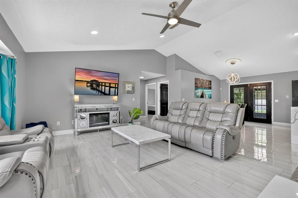 For Sale: $399,900 (3 beds, 2 baths, 1772 Square Feet)