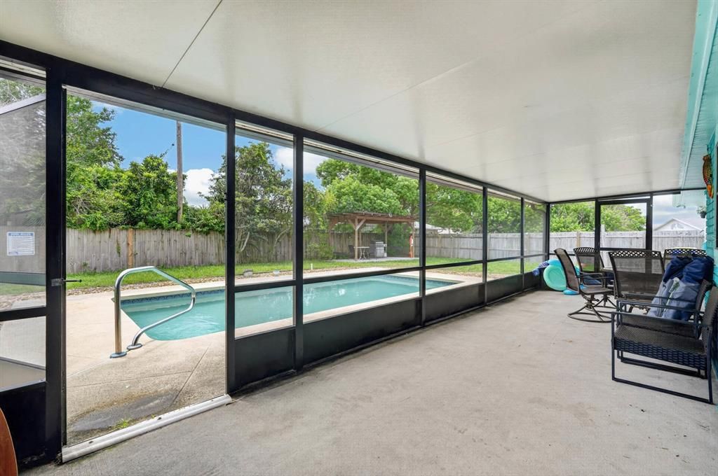 For Sale: $399,900 (3 beds, 2 baths, 1772 Square Feet)