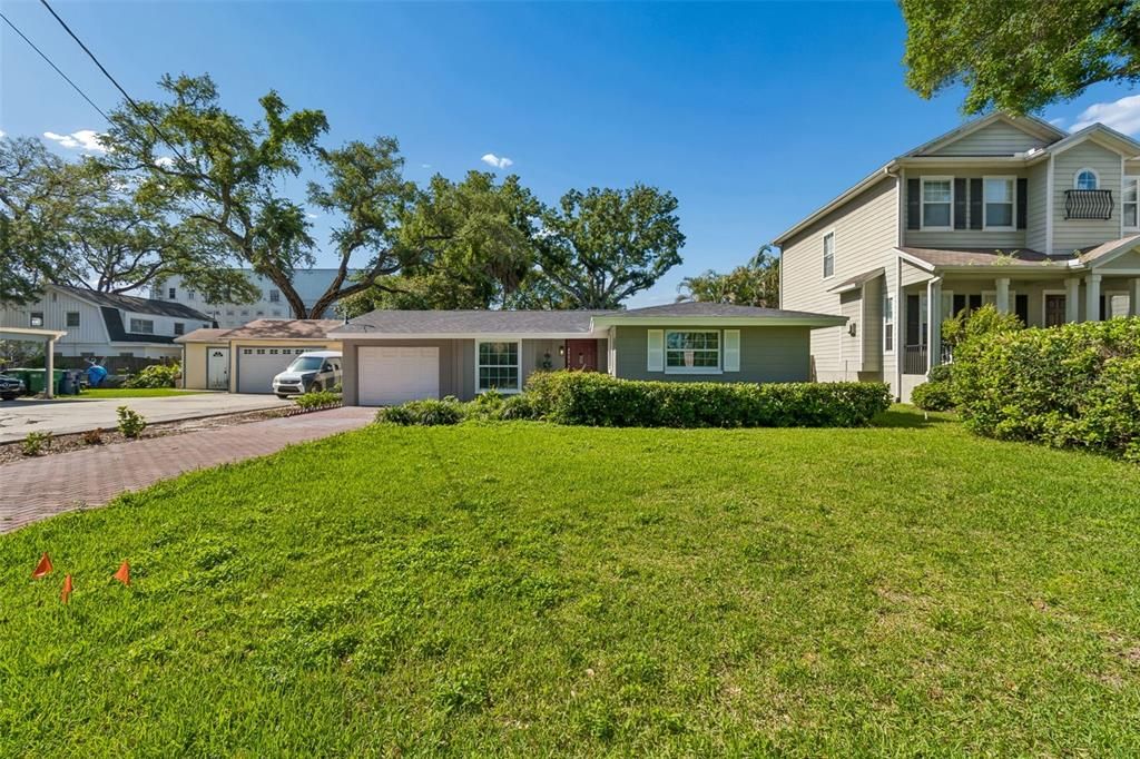 For Rent: $3,495 (4 beds, 2 baths, 1328 Square Feet)