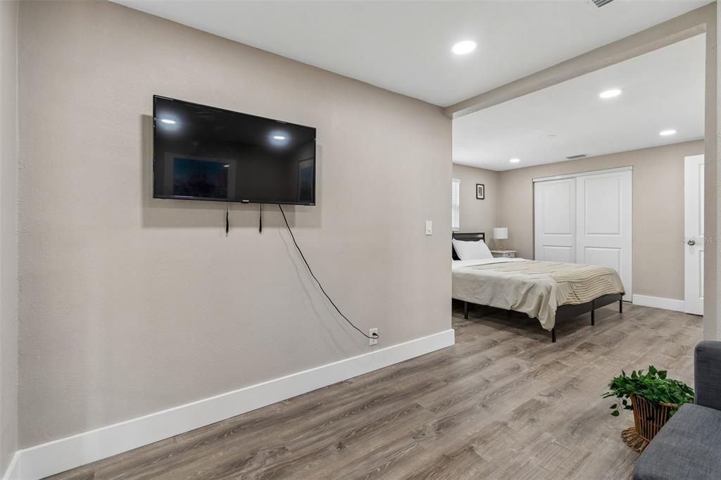 For Rent: $3,495 (4 beds, 2 baths, 1328 Square Feet)