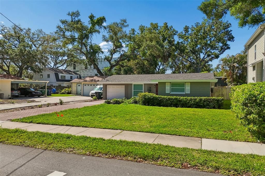 For Rent: $3,495 (4 beds, 2 baths, 1328 Square Feet)