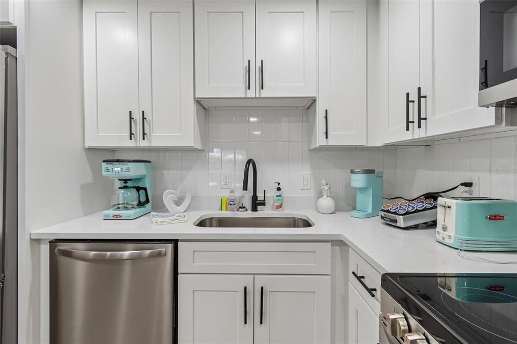 For Rent: $3,495 (4 beds, 2 baths, 1328 Square Feet)