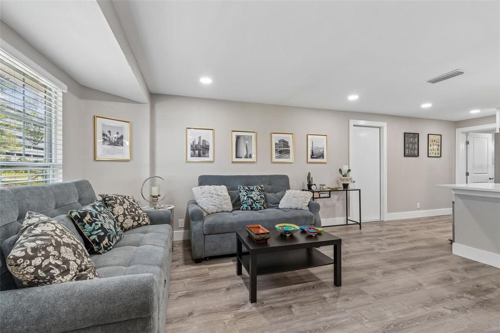 For Rent: $3,495 (4 beds, 2 baths, 1328 Square Feet)