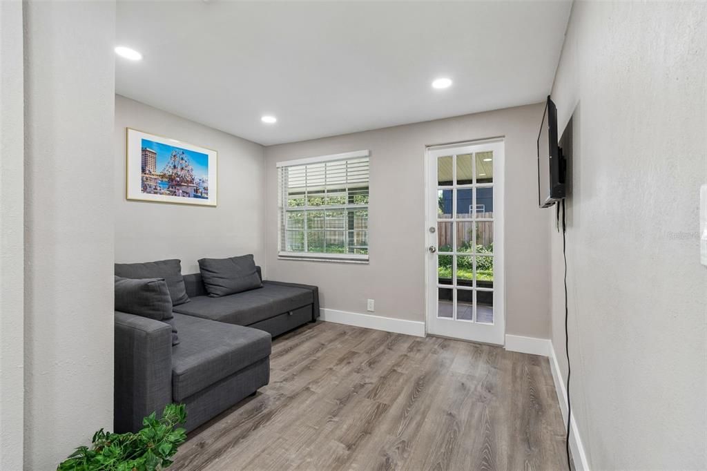 For Rent: $3,495 (4 beds, 2 baths, 1328 Square Feet)