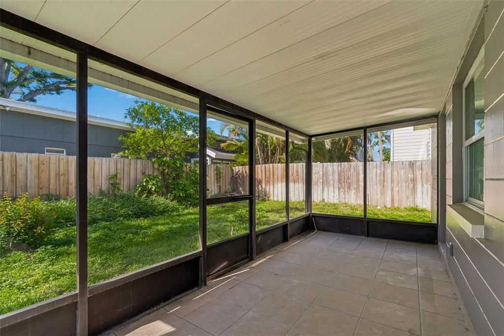 For Rent: $3,495 (4 beds, 2 baths, 1328 Square Feet)