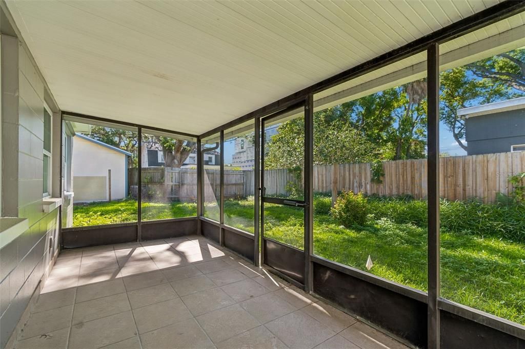 For Rent: $3,495 (4 beds, 2 baths, 1328 Square Feet)