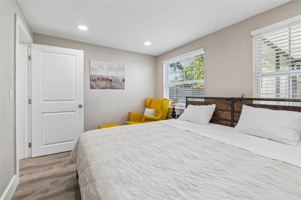 For Rent: $3,495 (4 beds, 2 baths, 1328 Square Feet)