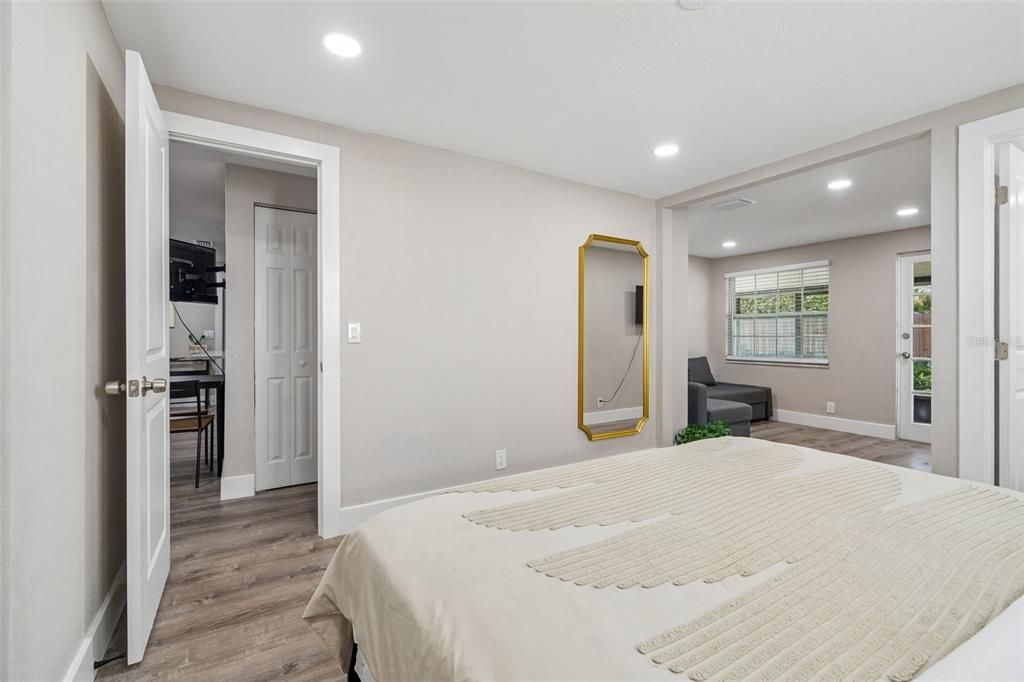 For Rent: $3,495 (4 beds, 2 baths, 1328 Square Feet)