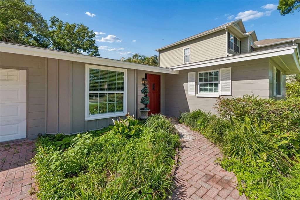 For Rent: $3,495 (4 beds, 2 baths, 1328 Square Feet)