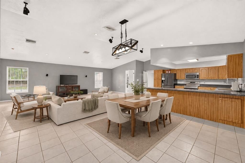 En Venta: $425,000 (2 camas, 2 baños, 2356 Pies cuadrados)