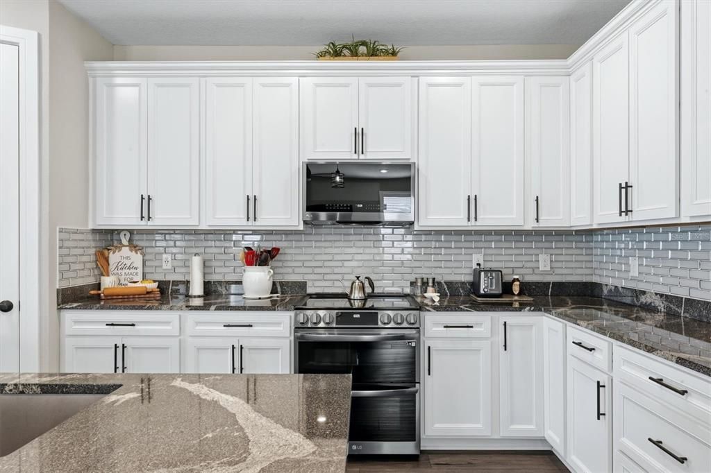 For Sale: $647,420 (2 beds, 2 baths, 1917 Square Feet)