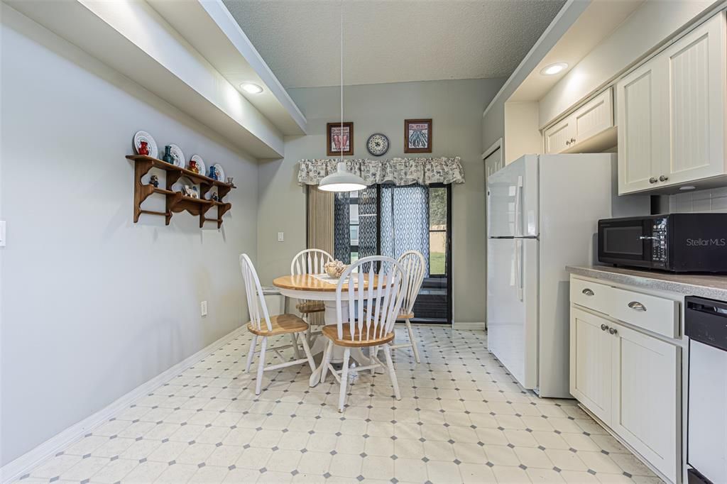 На продажу: $245,000 (3 спален, 2 ванн, 1514 Квадратных фут)