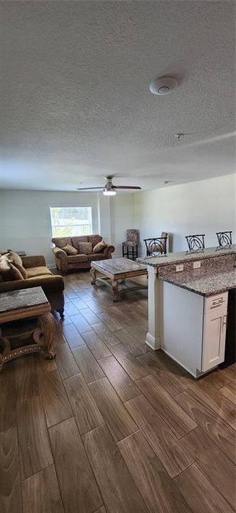 For Rent: $1,150 (1 beds, 1 baths, 720 Square Feet)