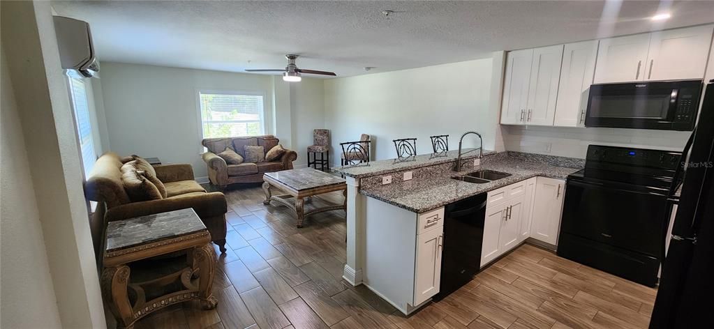 For Rent: $1,150 (1 beds, 1 baths, 720 Square Feet)