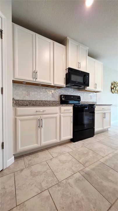 For Rent: $2,300 (3 beds, 1 baths, 1818 Square Feet)
