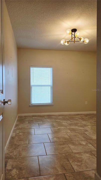 For Rent: $2,300 (3 beds, 1 baths, 1818 Square Feet)