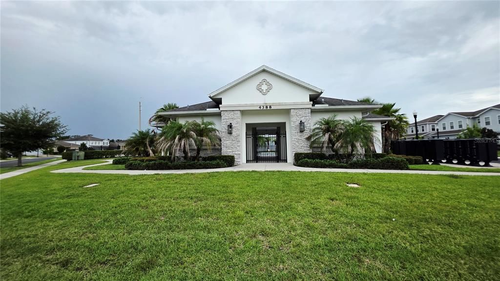 For Rent: $2,300 (3 beds, 1 baths, 1818 Square Feet)