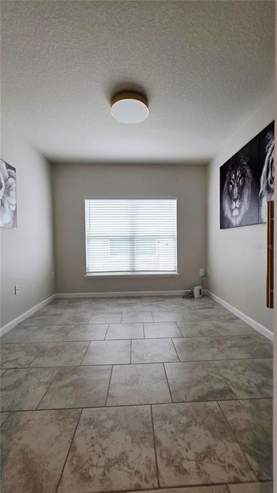 For Rent: $2,300 (3 beds, 1 baths, 1818 Square Feet)