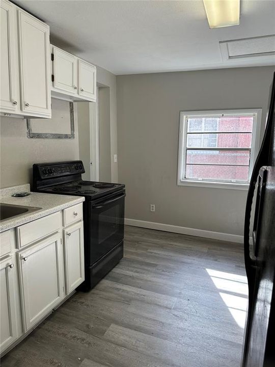 На продажу: $249,990 (2 спален, 1 ванн, 880 Квадратных фут)