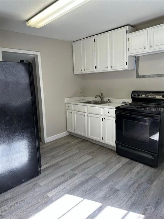 На продажу: $249,990 (2 спален, 1 ванн, 880 Квадратных фут)