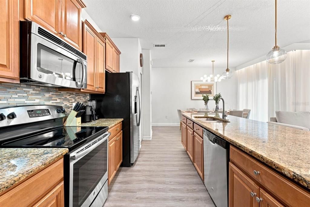 For Sale: $499,000 (4 beds, 3 baths, 1914 Square Feet)