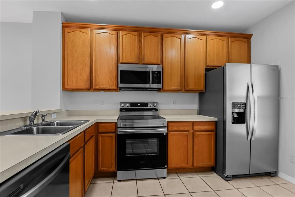 For Rent: $1,879 (2 beds, 2 baths, 987 Square Feet)