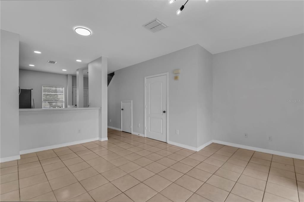 For Rent: $1,879 (2 beds, 2 baths, 987 Square Feet)