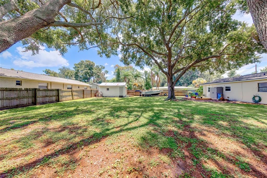 For Sale: $300,000 (2 beds, 1 baths, 1035 Square Feet)