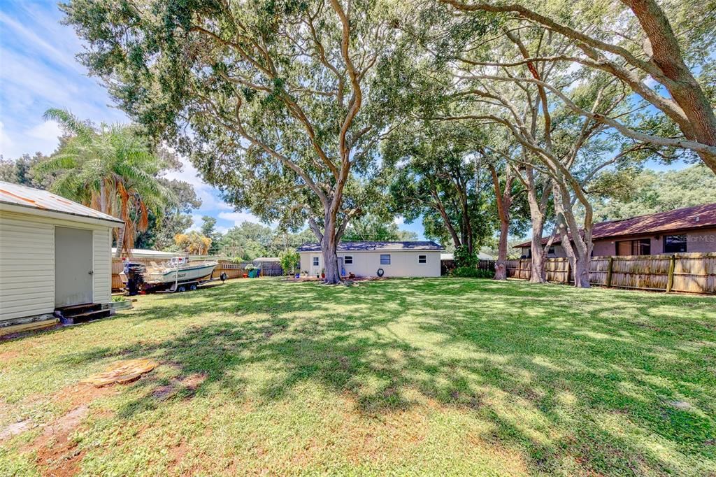For Sale: $300,000 (2 beds, 1 baths, 1035 Square Feet)