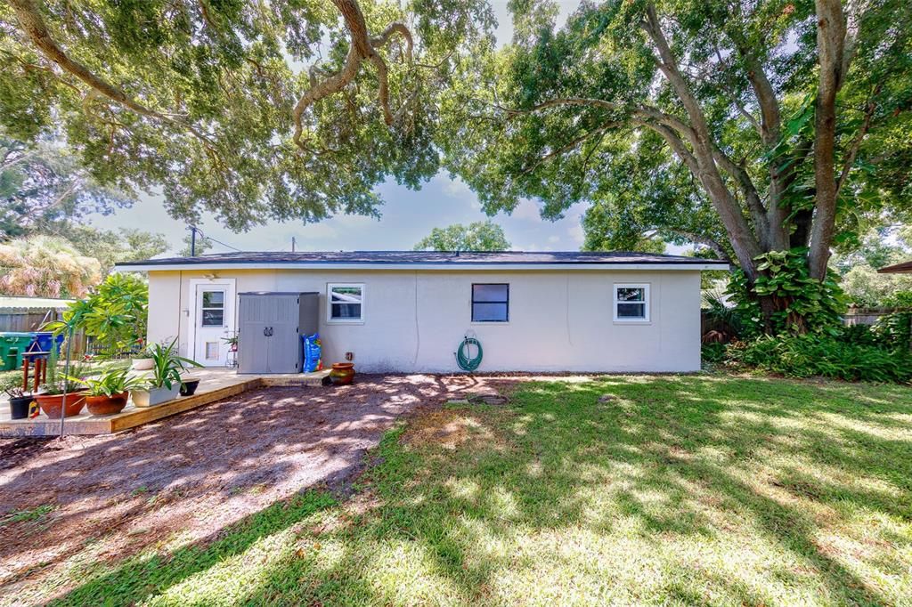 For Sale: $300,000 (2 beds, 1 baths, 1035 Square Feet)
