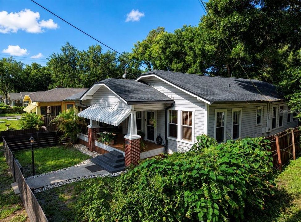 Под контрактом: $379,900 (2 спален, 2 ванн, 1122 Квадратных фут)