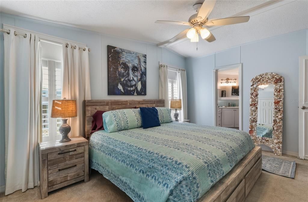 For Sale: $240,000 (2 beds, 2 baths, 1090 Square Feet)