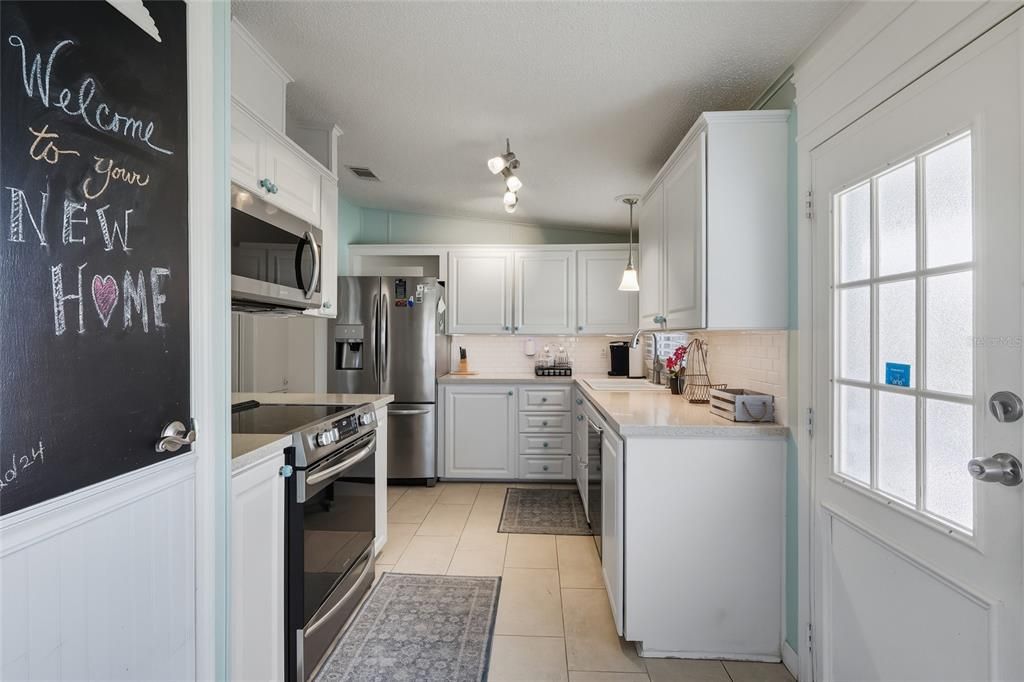 For Sale: $240,000 (2 beds, 2 baths, 1090 Square Feet)