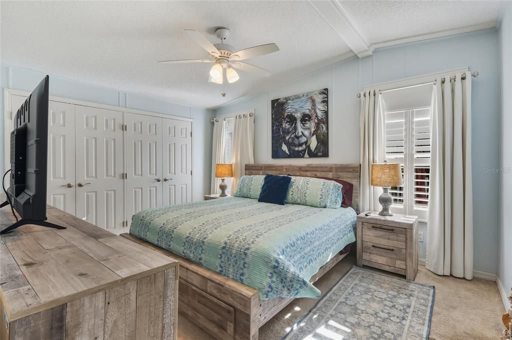 For Sale: $240,000 (2 beds, 2 baths, 1090 Square Feet)
