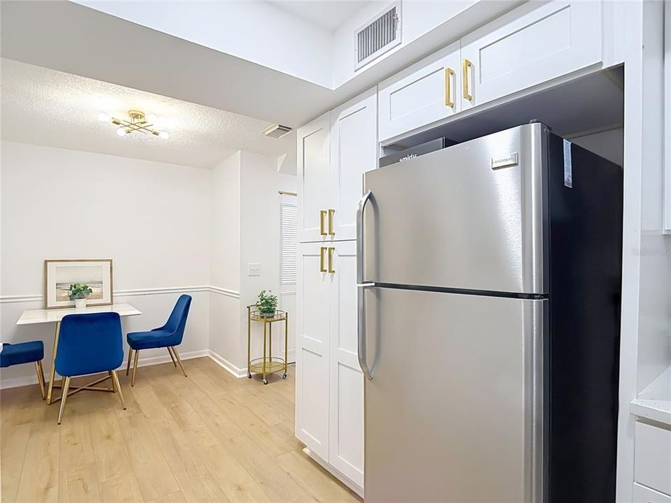 На продажу: $249,000 (2 спален, 1 ванн, 1102 Квадратных фут)