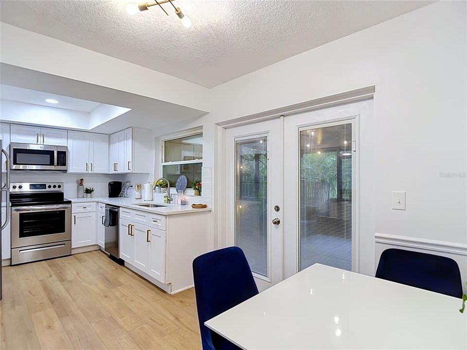 На продажу: $249,000 (2 спален, 1 ванн, 1102 Квадратных фут)