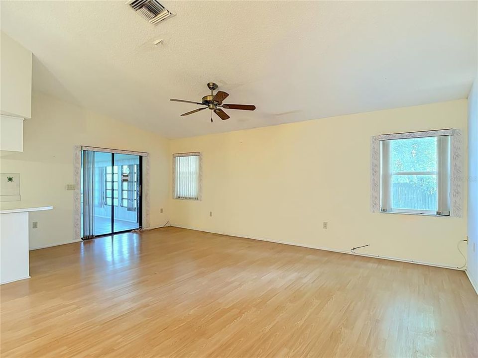 Activo con contrato: $227,500 (3 camas, 2 baños, 1487 Pies cuadrados)