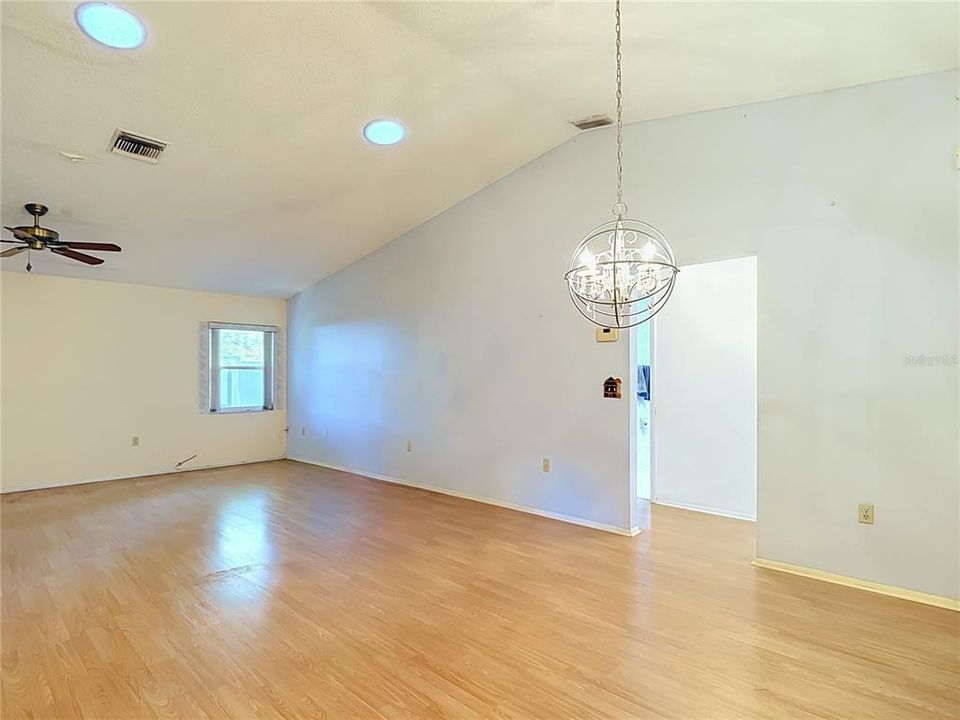 Activo con contrato: $227,500 (3 camas, 2 baños, 1487 Pies cuadrados)