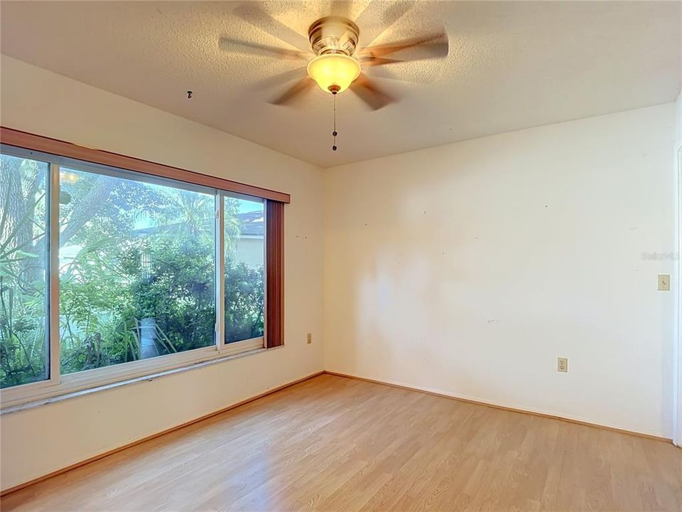Activo con contrato: $227,500 (3 camas, 2 baños, 1487 Pies cuadrados)