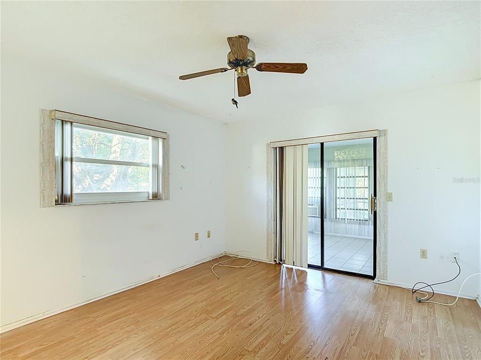 Activo con contrato: $227,500 (3 camas, 2 baños, 1487 Pies cuadrados)