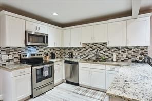 For Rent: $4,495 (3 beds, 2 baths, 1936 Square Feet)