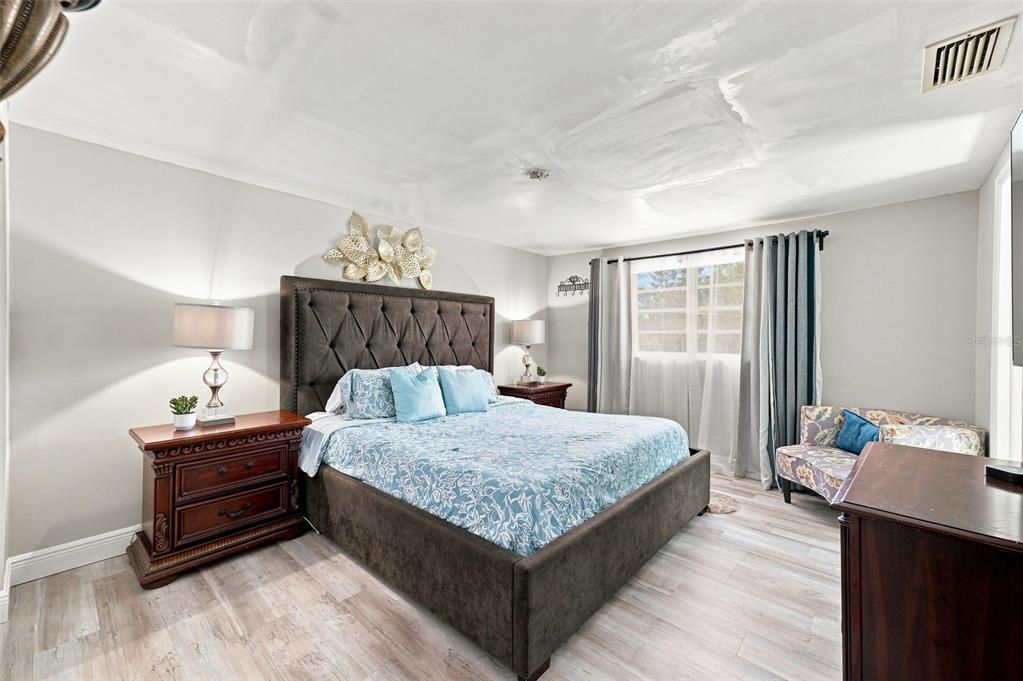 For Sale: $545,000 (4 beds, 2 baths, 2016 Square Feet)