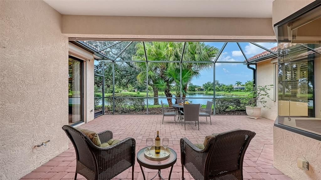 Active With Contract: $639,000 (3 beds, 3 baths, 2222 Square Feet)