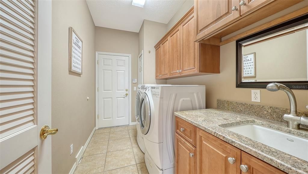 Active With Contract: $639,000 (3 beds, 3 baths, 2222 Square Feet)