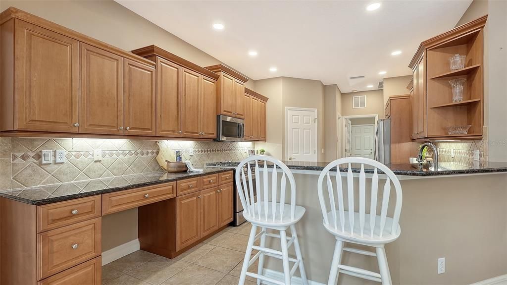 Active With Contract: $639,000 (3 beds, 3 baths, 2222 Square Feet)
