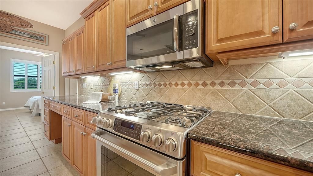 Active With Contract: $639,000 (3 beds, 3 baths, 2222 Square Feet)