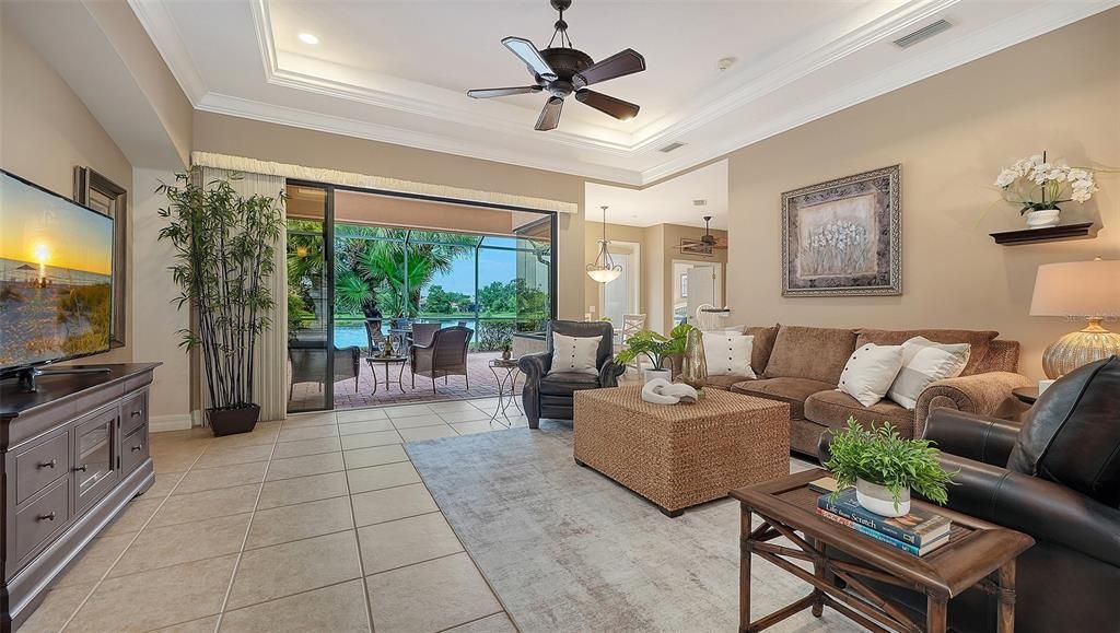 Active With Contract: $639,000 (3 beds, 3 baths, 2222 Square Feet)