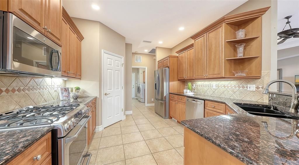 Active With Contract: $639,000 (3 beds, 3 baths, 2222 Square Feet)