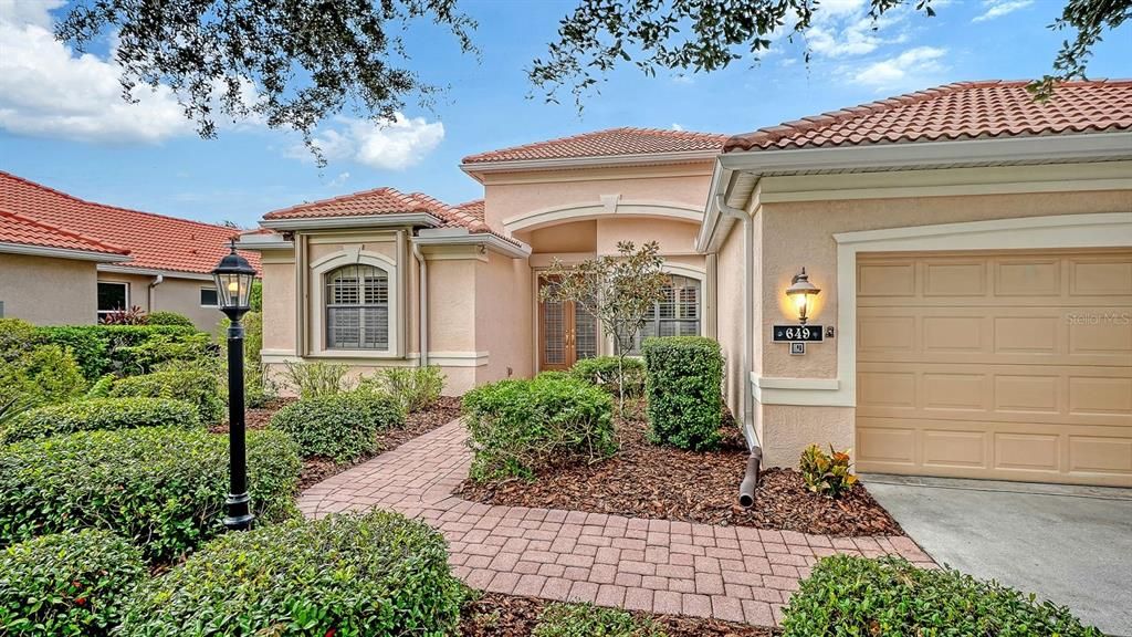 Active With Contract: $639,000 (3 beds, 3 baths, 2222 Square Feet)