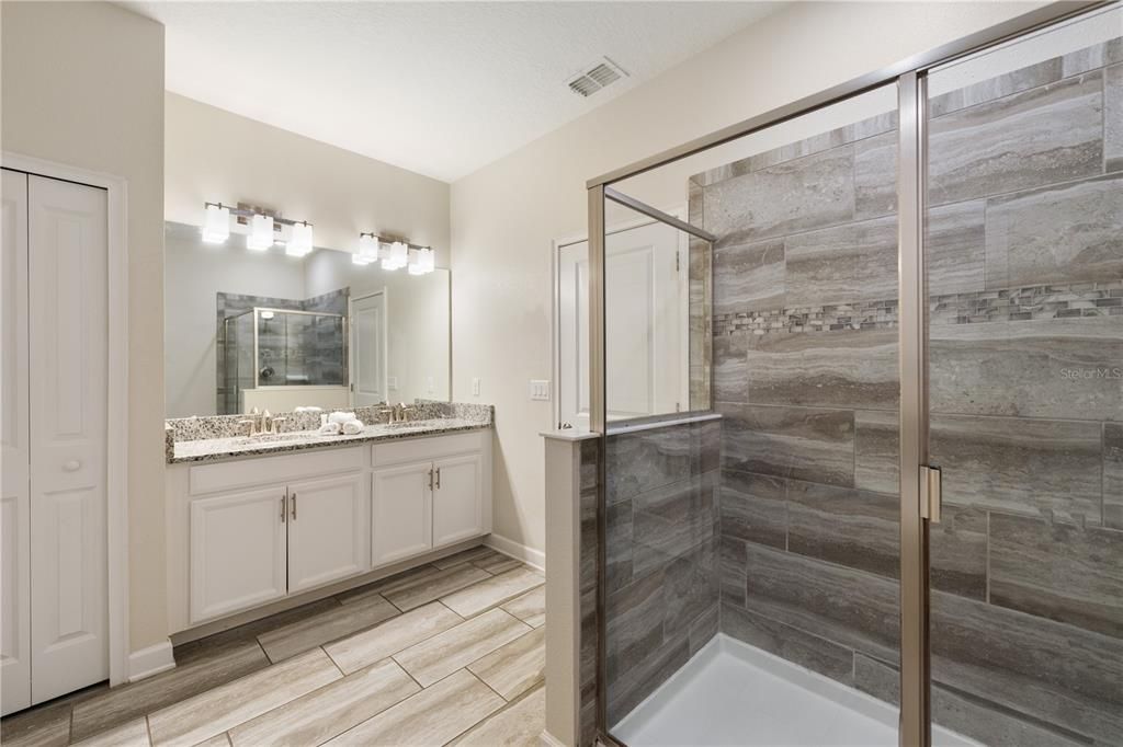 For Sale: $699,000 (8 beds, 5 baths, 3909 Square Feet)